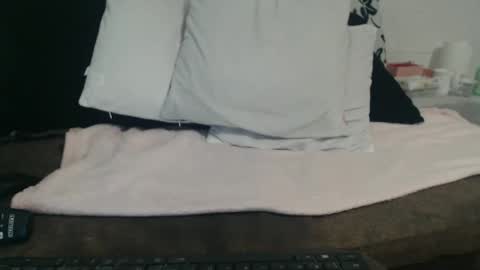 Lariss online show from March 26, 2026, 6:35 pm