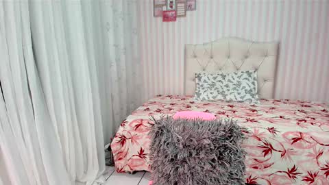 Snapshot of larissalove_doll chatting on March 12, 2025, 8:10 pm Larissas online show from March 12, 2025, 8:10 pm