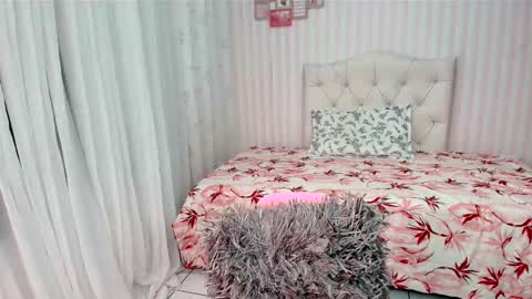 Snapshot of larissalove_doll chatting on March 12, 2025, 11:12 pm Larissas online show from March 12, 2025, 11:12 pm