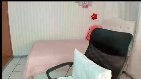 Snapshot of larissalove_doll chatting on September 11, 2025, 8:53 pm Larissas online show from September 11, 2025, 8:53 pm