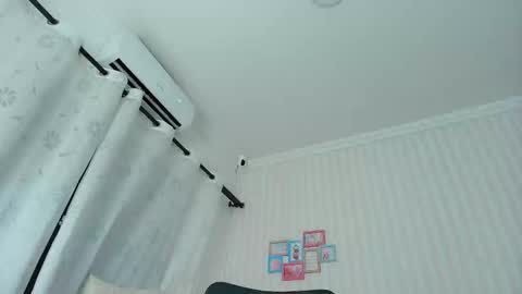 Snapshot of larissalove_doll chatting on October 2, 2025, 10:06 pm Larissas online show from October 2, 2025, 10:06 pm