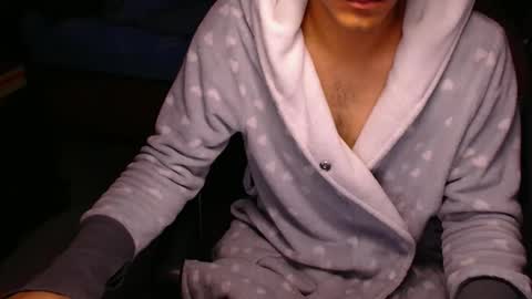 Snapshot of larry_art_a chatting on February 5, 2026, 9:08 pm Larry online show from February 5, 2026, 9:08 pm