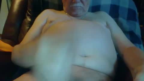 Snapshot of larryw01 chatting on September 11, 2025, 3:01 pm larryw01 online show from September 11, 2025, 3:01 pm