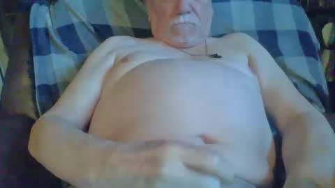 Snapshot of larryw01 chatting on October 20, 2025, 2:39 pm larryw01 online show from October 20, 2025, 2:39 pm