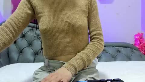 Tania  online show from February 12, 2026, 12:33 pm