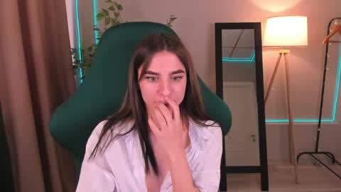 lasly_moon online show from April 21, 2026, 1:42 am