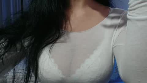 Auri online show from April 8, 2026, 11:37 pm