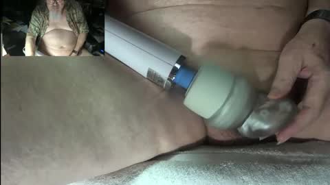 Latexblade online show from November 17, 2025, 3:45 am