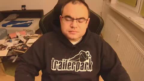 Snapshot of latexboy893 chatting on November 20, 2025, 12:44 am latexboy893 online show from November 20, 2025, 12:44 am