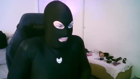 Snapshot of latexminheadroom chatting on June 20, 2026, 2:47 am latexminheadroom online show from June 20, 2026, 2:47 am