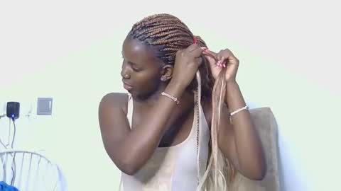 latiffaah_xx online show from February 22, 2026, 12:47 pm