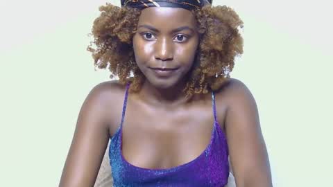 latiffaah_xx online show from March 5, 2026, 12:12 pm