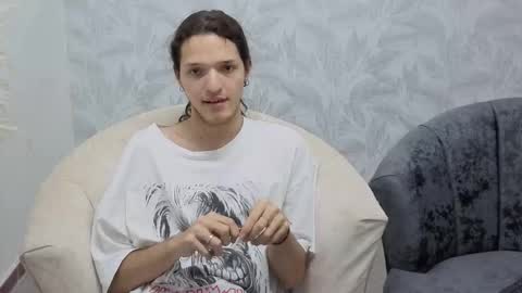 Angel online show from November 28, 2025, 11:18 pm