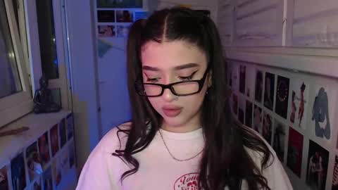 Snapshot of latina_mia chatting on February 9, 2025, 12:06 am miiiiiiaaaa online show from February 9, 2025, 12:06 am