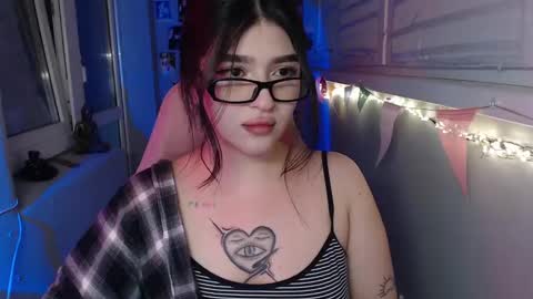 Snapshot of latina_mia chatting on February 22, 2025, 3:45 am miiiiiiaaaa online show from February 22, 2025, 3:45 am