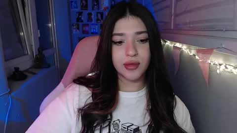 Snapshot of latina_mia chatting on February 23, 2025, 12:08 am miiiiiiaaaa online show from February 23, 2025, 12:08 am