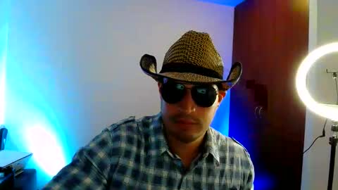 Snapshot of latingogo chatting on February 15, 2026, 9:33 pm Latingogo online show from February 15, 2026, 9:33 pm