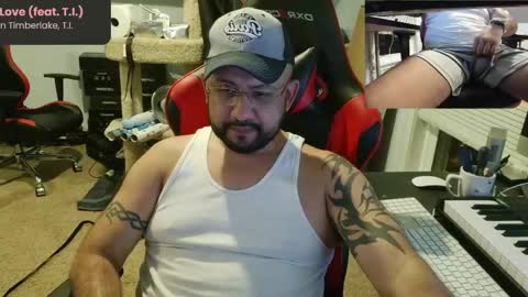 LatinLover83 online show from April 15, 2026, 4:41 am