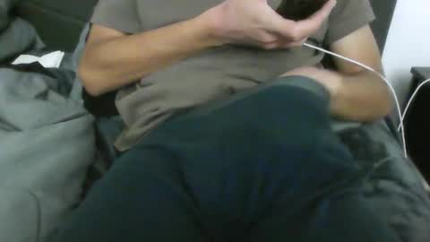 latinman7945 online show from April 19, 2026, 6:46 am