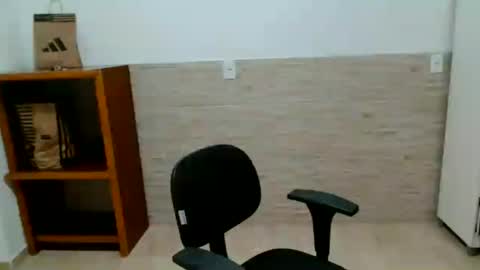 Snapshot of latinmarian chatting on June 15, 2026, 11:07 pm latinmarian online show from June 15, 2026, 11:07 pm