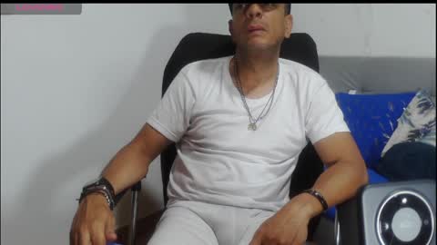 Snapshot of latinmartin254 chatting on April 30, 2026, 1:45 am latinmartin254 online show from April 30, 2026, 1:45 am