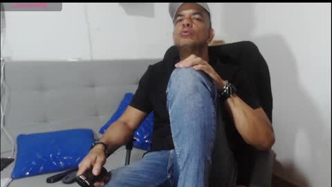 Snapshot of latinmartin254 chatting on May 17, 2026, 3:26 am latinmartin254 online show from May 17, 2026, 3:26 am