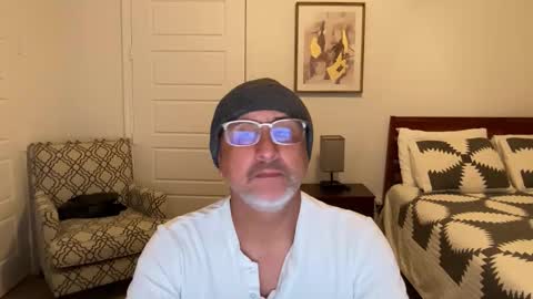 QS - INDEPENDENT MODEL online show from October 14, 2025, 4:24 am