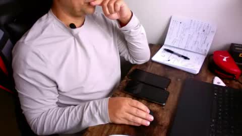 latino8484 online show from November 12, 2025, 9:10 am