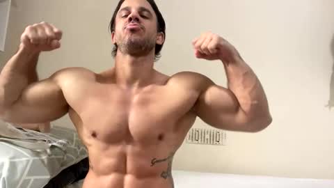 latino_rodri online show from April 11, 2026, 10:19 am