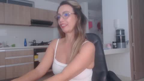 latinpaprika online show from February 16, 2026, 1:46 am