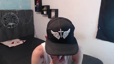 Snapshot of latins_boys_20 chatting on December 12, 2024, 4:04 am NICK online show from December 12, 2024, 4:04 am