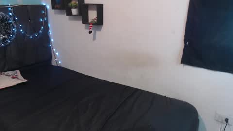 Snapshot of latins_boys_20 chatting on December 16, 2024, 7:37 am NICK online show from December 16, 2024, 7:37 am