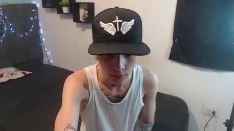 Snapshot of latins_boys_20 chatting on December 21, 2024, 4:52 am NICK online show from December 21, 2024, 4:52 am