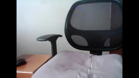 Snapshot of latintropikal chatting on April 2, 2026, 3:09 pm Latin Flow online show from April 2, 2026, 3:09 pm