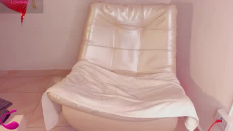 LEANDRO online show from February 15, 2026, 7:51 am