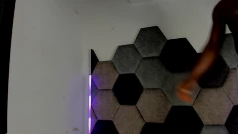 LEANDRO online show from May 12, 2026, 4:09 am