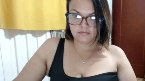Snapshot of lau16310 chatting on July 9, 2026, 10:58 pm Laura online show from July 9, 2026, 10:58 pm