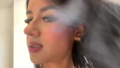 Laura Valmont online show from March 23, 2026, 3:05 pm