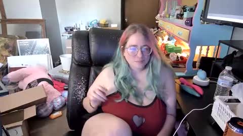 Little Leo online show from October 8, 2025, 7:33 pm