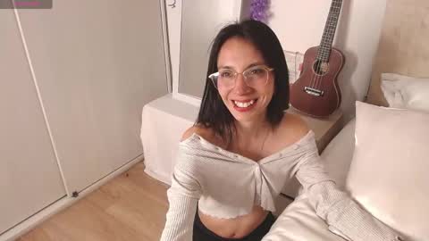 Snapshot of laugreen chatting on April 22, 2026, 11:06 pm Laura online show from April 22, 2026, 11:06 pm