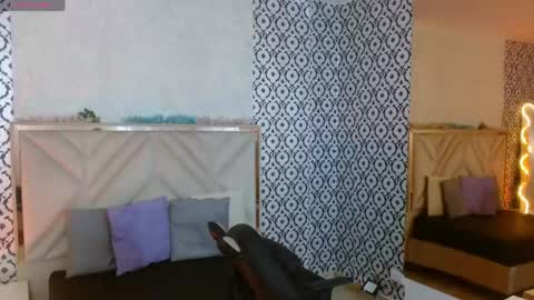 laulin_tay online show from April 13, 2026, 3:01 am