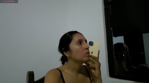 Snapshot of laura_1717 chatting on June 25, 2026, 2:33 am laura online show from June 25, 2026, 2:33 am