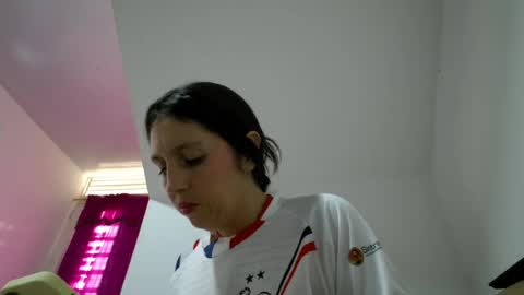 Snapshot of laura_1717 chatting on July 17, 2026, 9:41 pm laura online show from July 17, 2026, 9:41 pm