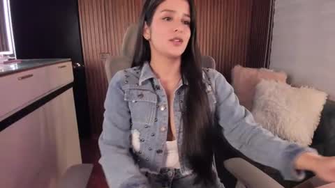 laura cruz online show from June 20, 2026, 5:10 am
