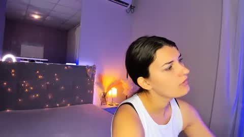 Snapshot of laura__leee chatting on July 7, 2026, 5:10 am Laura online show from July 7, 2026, 5:10 am