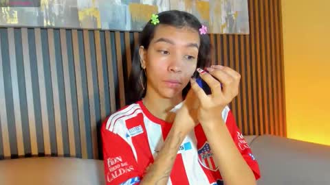 Laura online show from December 16, 2025, 12:43 pm