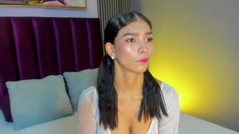 Snapshot of laura_aristizabal_19 chatting on April 26, 2026, 12:25 pm Laura online show from April 26, 2026, 12:25 pm