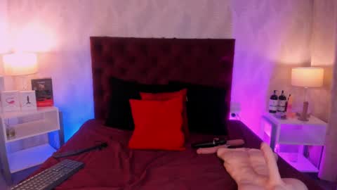 Snapshot of laura_bassi chatting on March 12, 2025, 8:41 am Laura Bassi online show from March 12, 2025, 8:41 am
