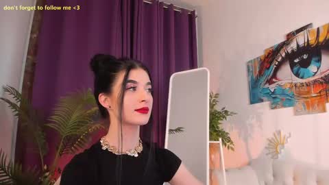 Snapshot of laura_coy chatting on June 11, 2026, 12:32 am Laura online show from June 11, 2026, 12:32 am
