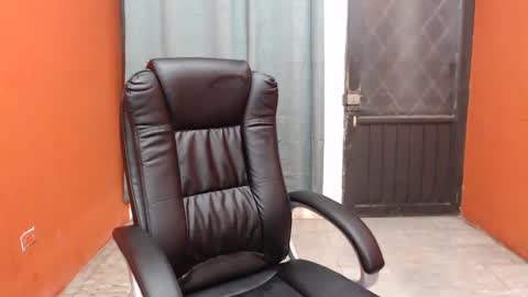 CALL ME LOVE  LAURA online show from February 18, 2025, 3:10 am